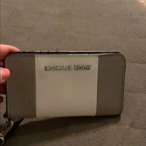 Michael kors wallet!!